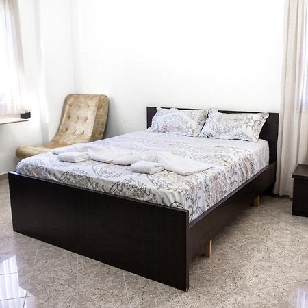 City Center Two Private Bedrooms Near Scanderbeg Square On Shared Apartment 티라나 외부 사진