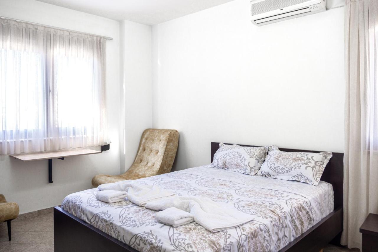 City Center Two Private Bedrooms Near Scanderbeg Square On Shared Apartment 티라나 외부 사진