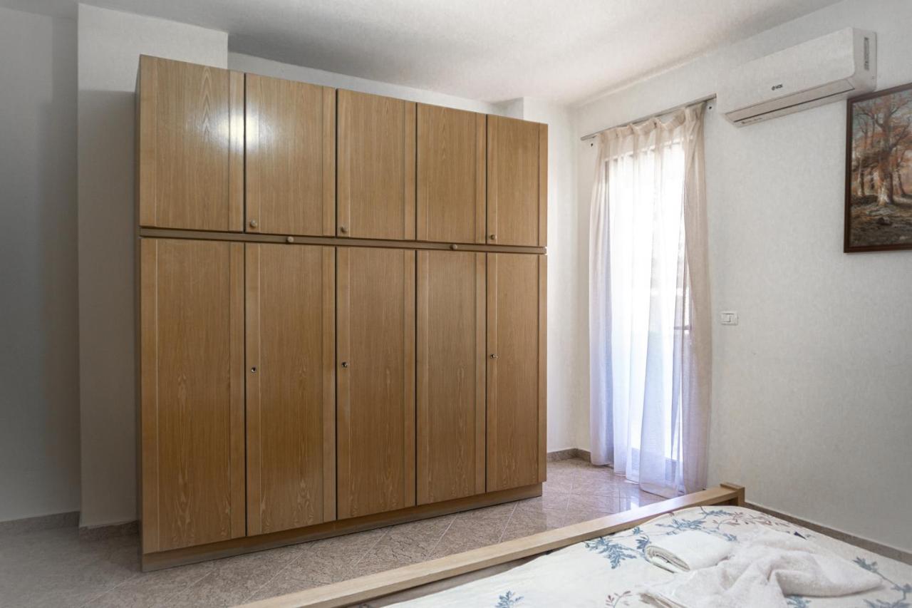 City Center Two Private Bedrooms Near Scanderbeg Square On Shared Apartment 티라나 외부 사진