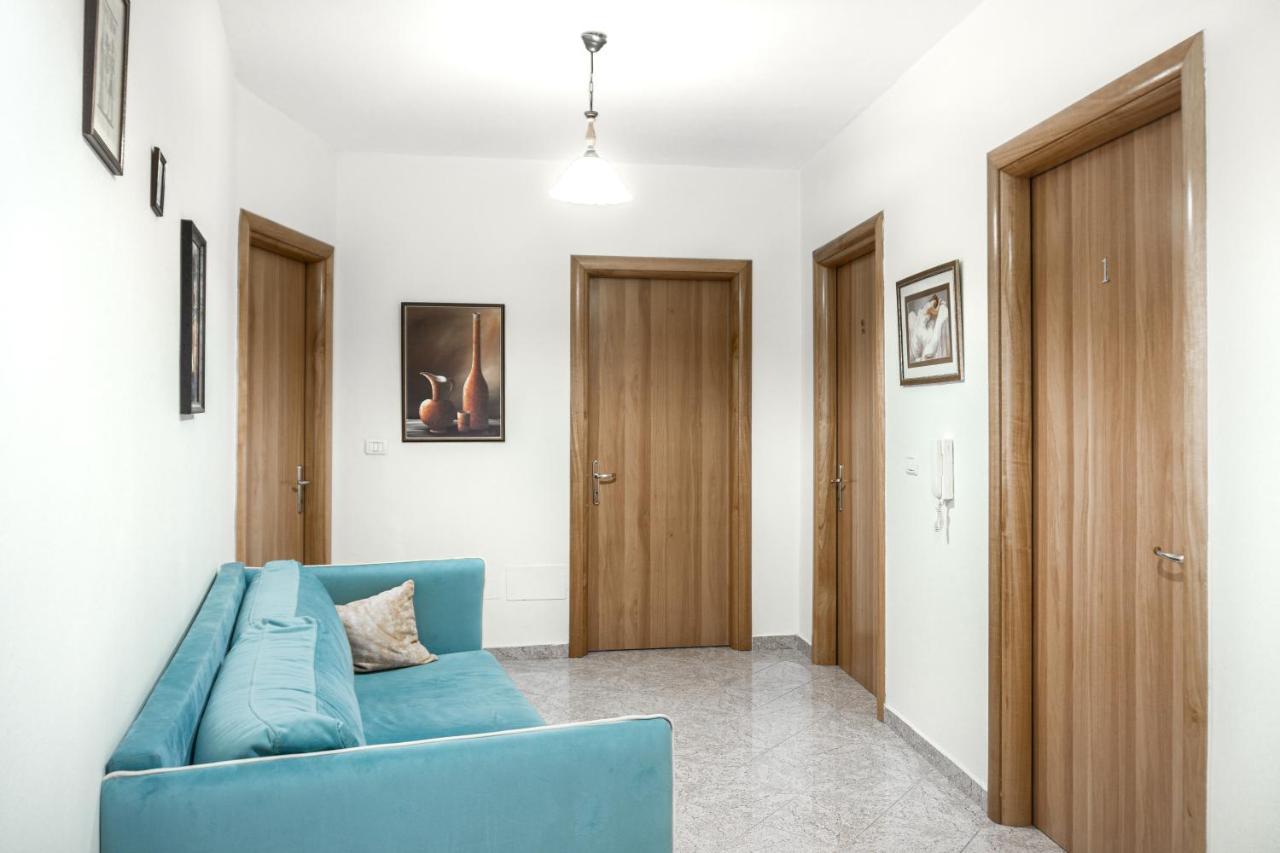 City Center Two Private Bedrooms Near Scanderbeg Square On Shared Apartment 티라나 외부 사진