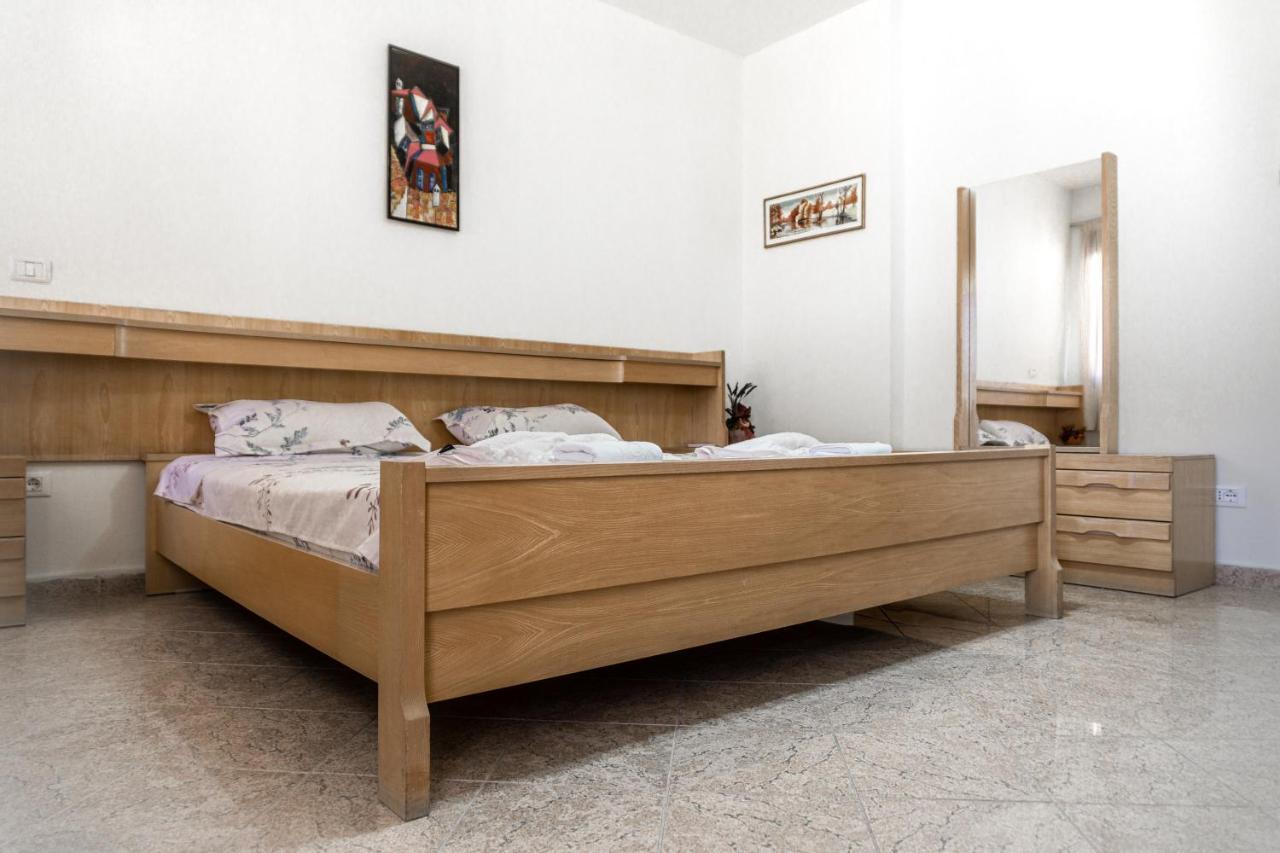 City Center Two Private Bedrooms Near Scanderbeg Square On Shared Apartment 티라나 외부 사진