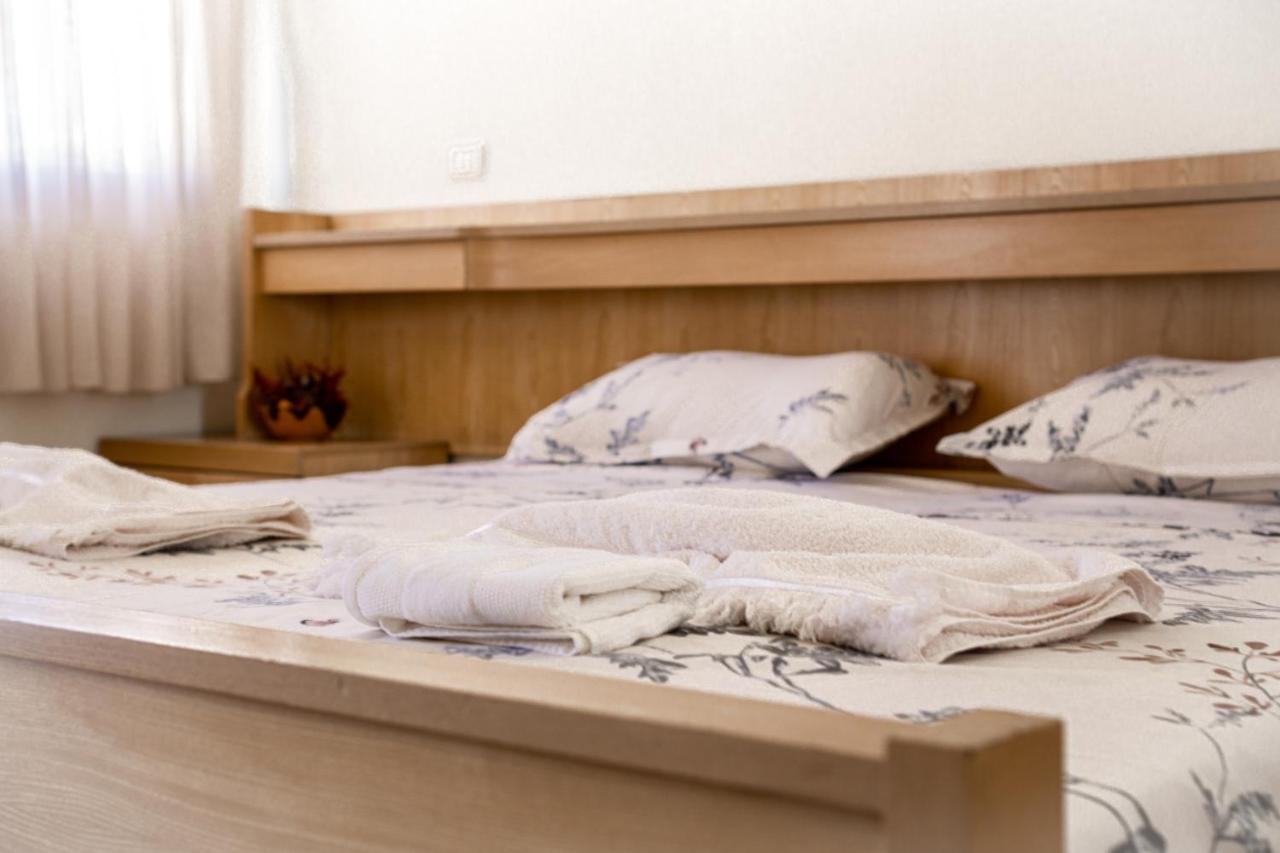 City Center Two Private Bedrooms Near Scanderbeg Square On Shared Apartment 티라나 외부 사진