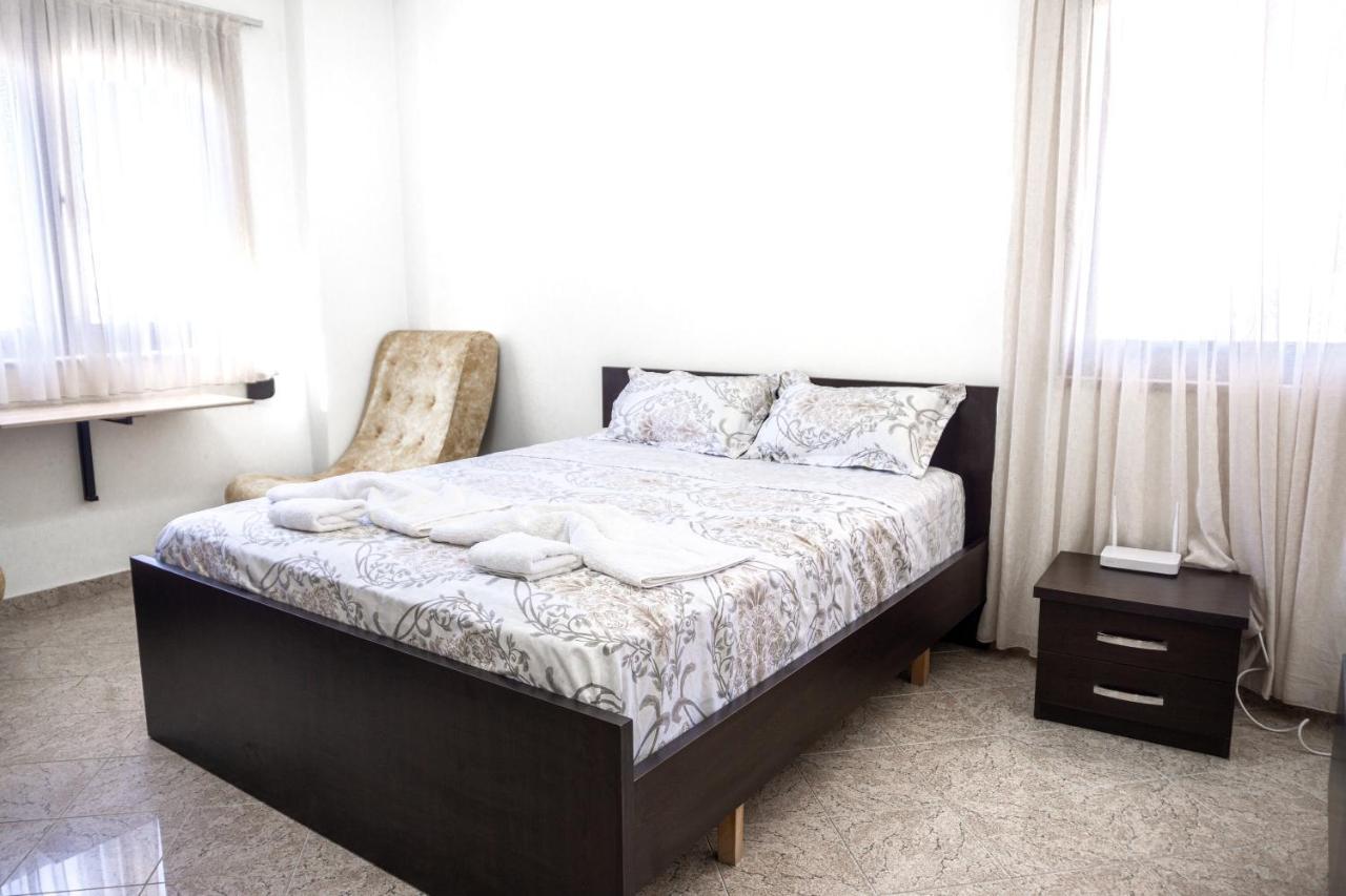City Center Two Private Bedrooms Near Scanderbeg Square On Shared Apartment 티라나 외부 사진