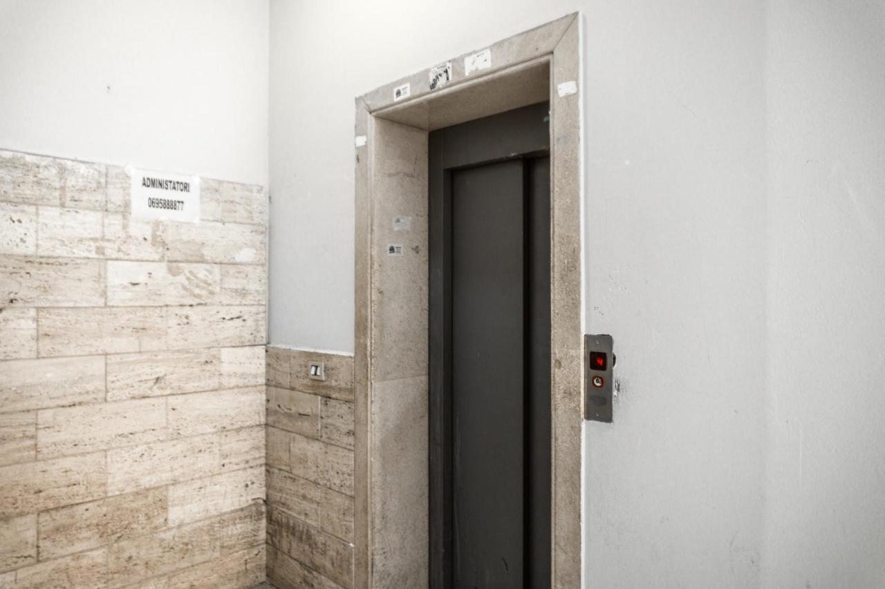 City Center Two Private Bedrooms Near Scanderbeg Square On Shared Apartment 티라나 외부 사진