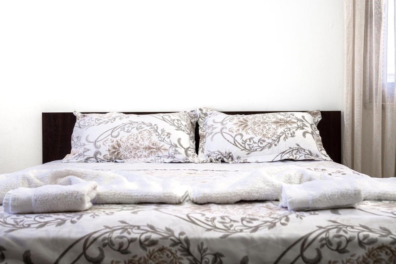 City Center Two Private Bedrooms Near Scanderbeg Square On Shared Apartment 티라나 외부 사진