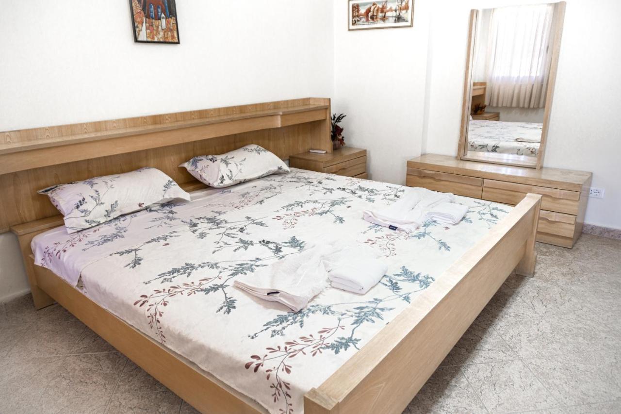 City Center Two Private Bedrooms Near Scanderbeg Square On Shared Apartment 티라나 외부 사진