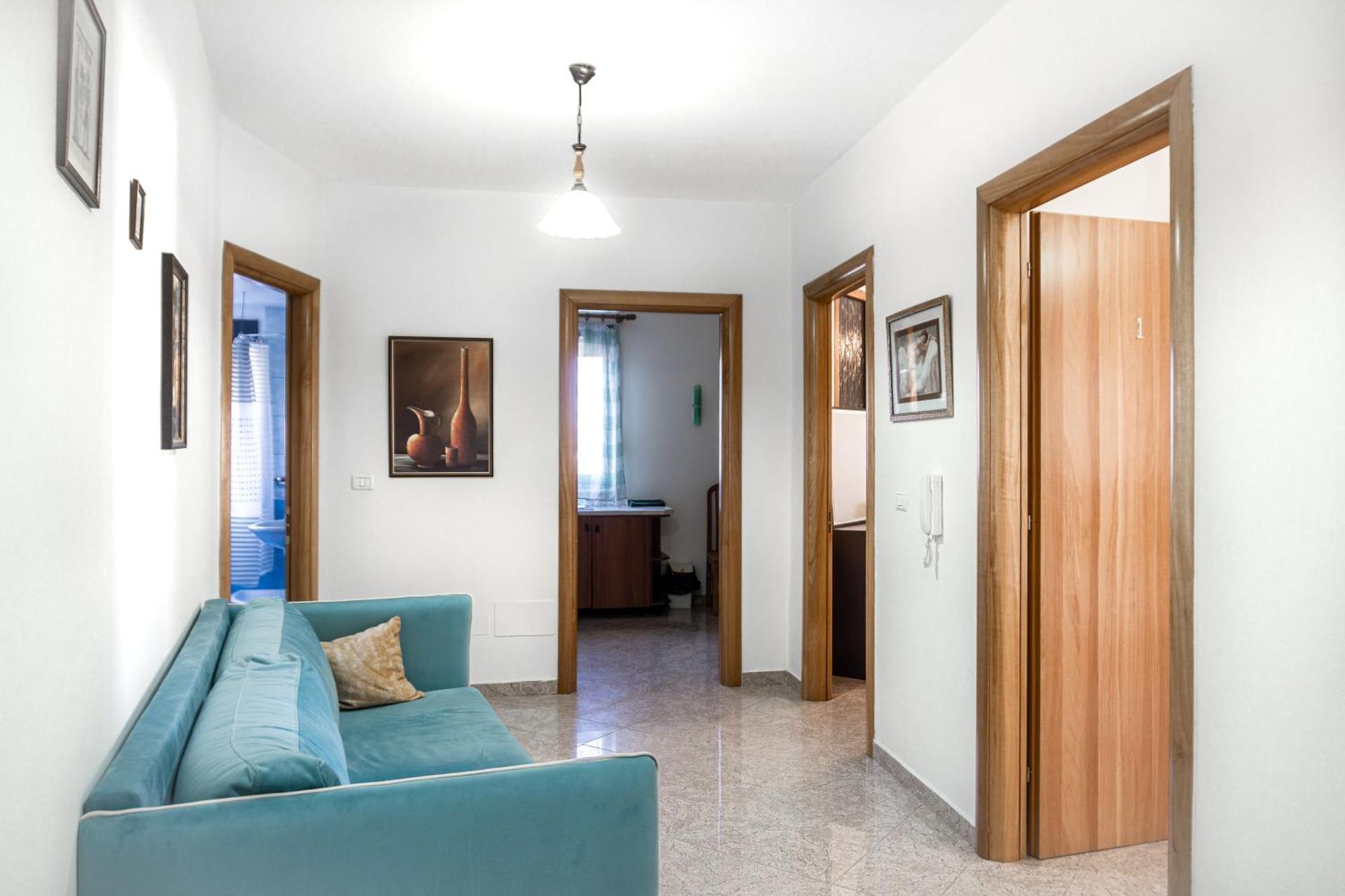 City Center Two Private Bedrooms Near Scanderbeg Square On Shared Apartment 티라나 외부 사진